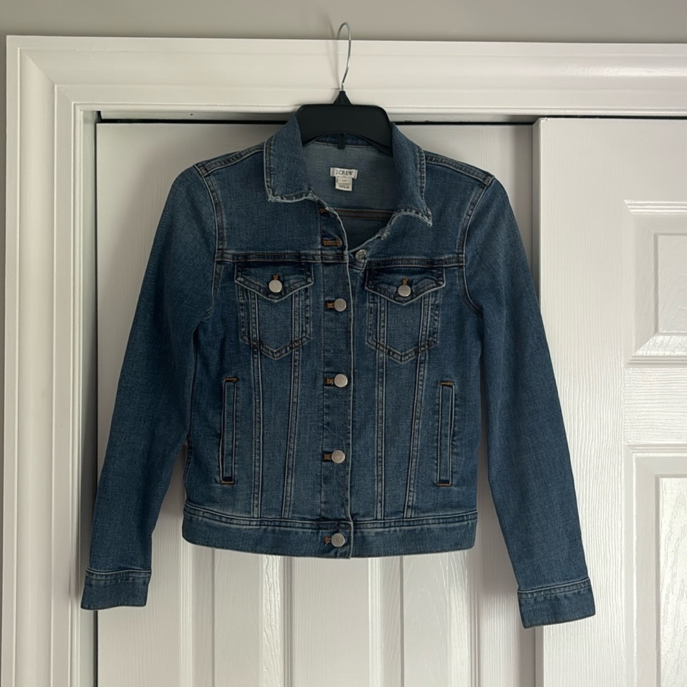 J.crew women’s classic denim jacket. Size XS, smoke/pet free home